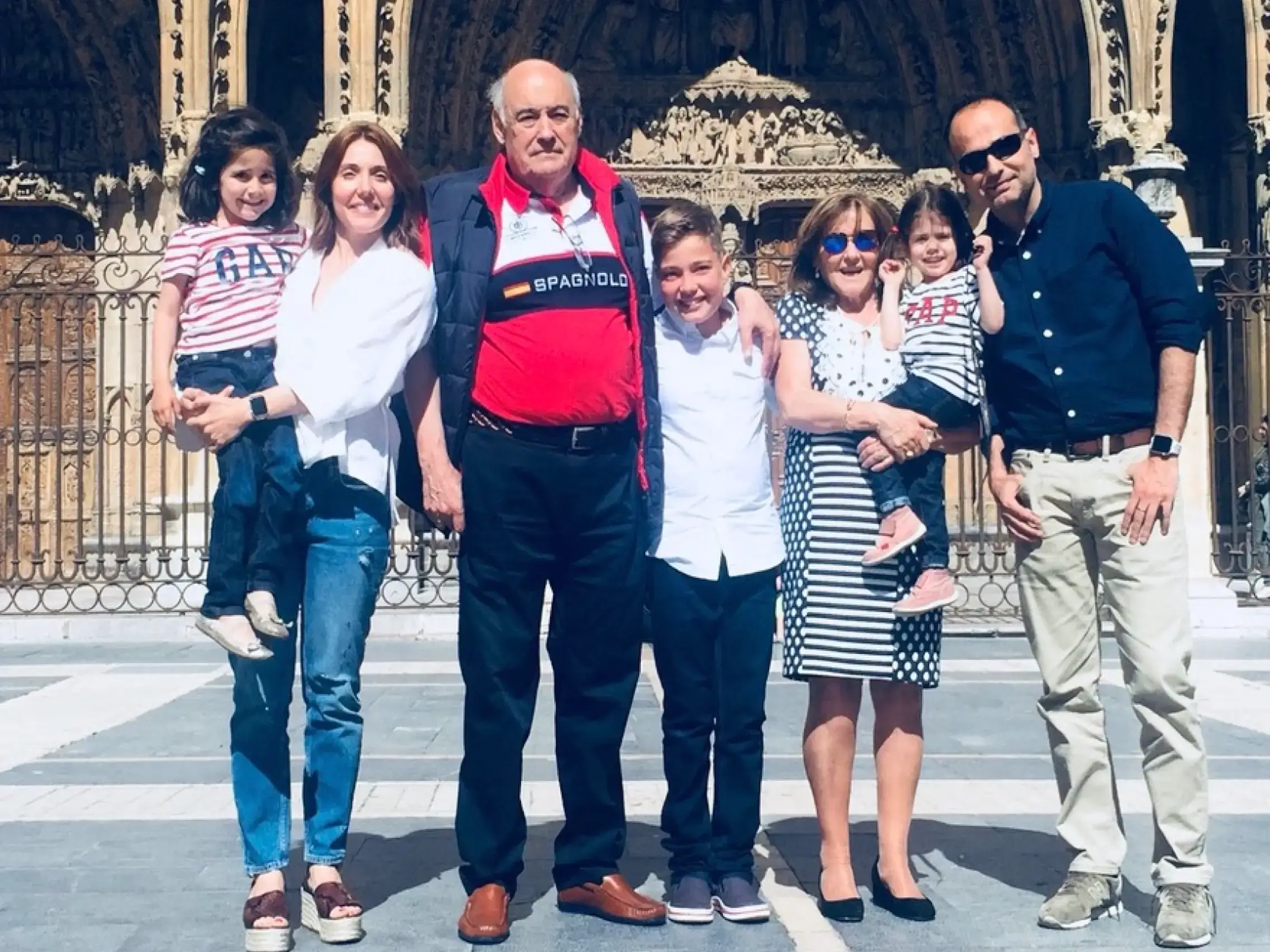 Tomás Lorenzana junto a compañeros en servicio